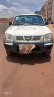 Nissan Hardbody Pickup 2005 White - 2