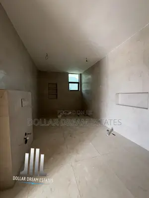 5-Bedroom House for Sale in Adjiriganor
