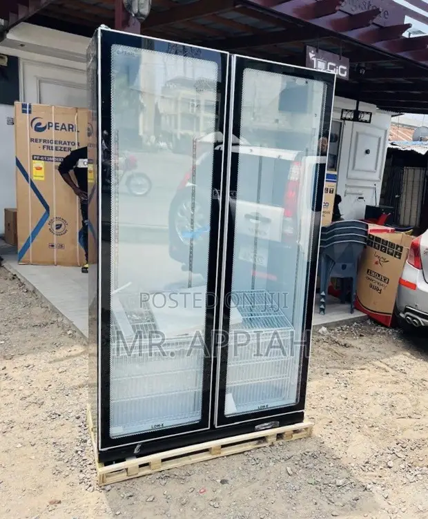 Classic Pearl PVC-801-27AA Beverage Cooler (Glass Door) - 1