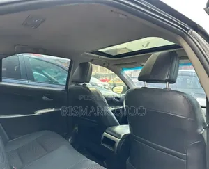 2014 Toyota Camry SE Sedan