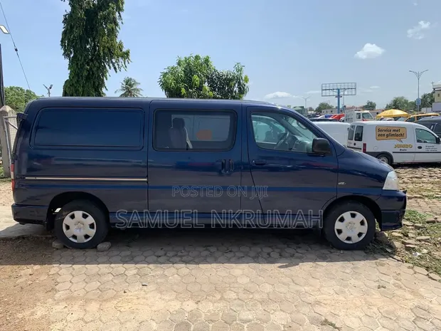 Toyota HiAce 2004 Blue - 1