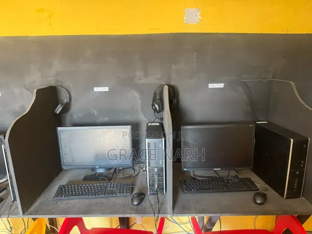 HP Desktop Computer - Intel Core i5, 4GB RAM, 256GB HDD - 1