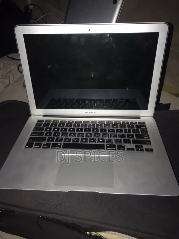 Apple MacBook Air 2015 8GB Intel Core i5 512GB SSD - 1