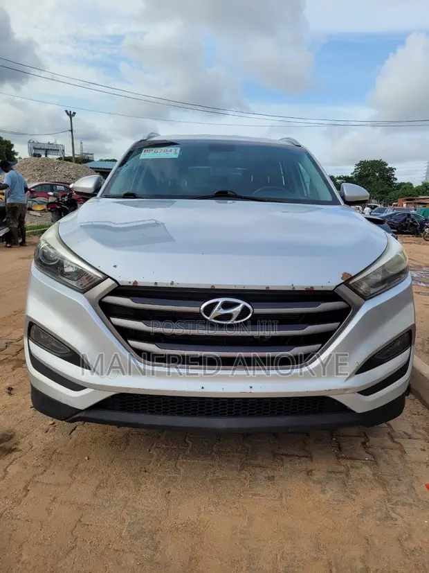 Hyundai Tucson 2018 Silver - 1