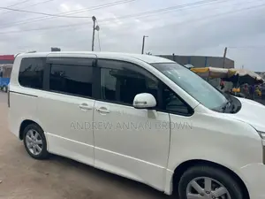Toyota Voxy 2010 White