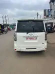 Toyota Voxy 2010 White - 4