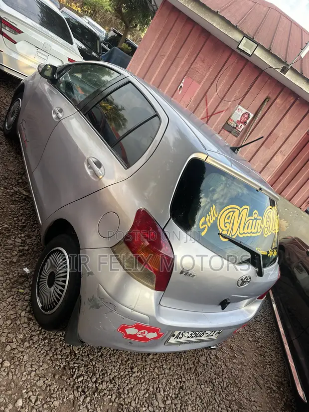 Toyota Vitz 1.0 FWD 5dr 2010 Black - 1