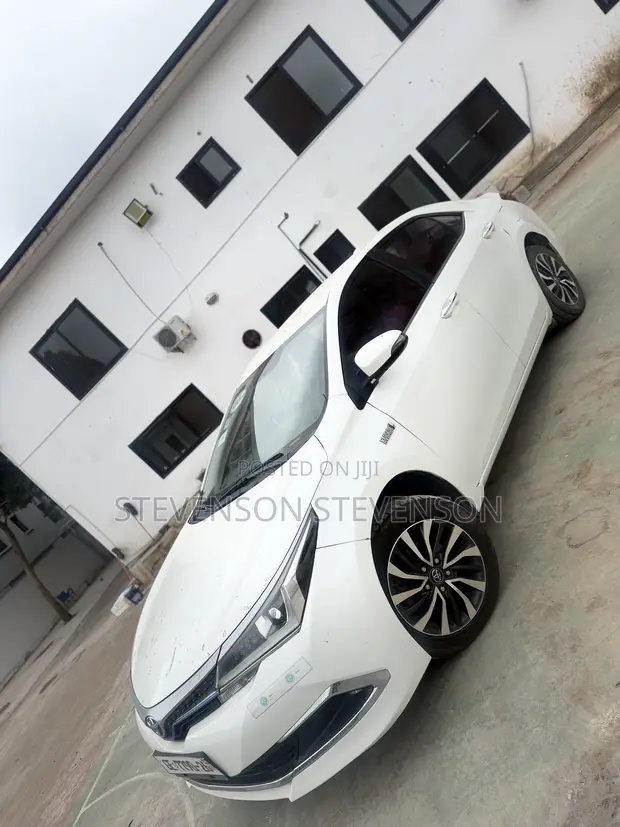 Toyota Corolla LE 2023 White - 1
