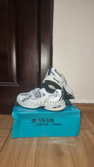 New Balance Sneakers - Unisex