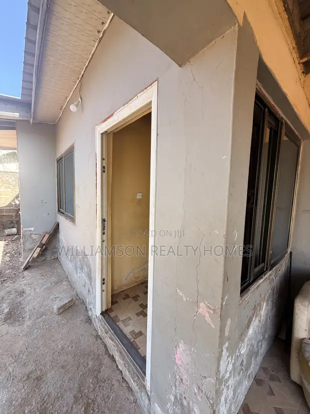 1 Bedroom Apartment for Rent, Kotobabi Area, Spintex - 1