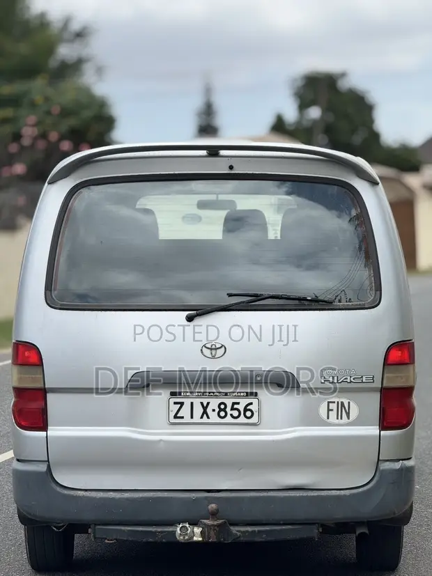 Toyota HiAce Van 2000 Silver - 1