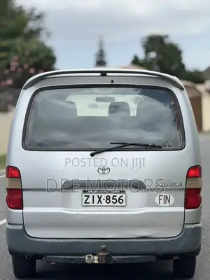 Toyota HiAce Van 2000 Silver