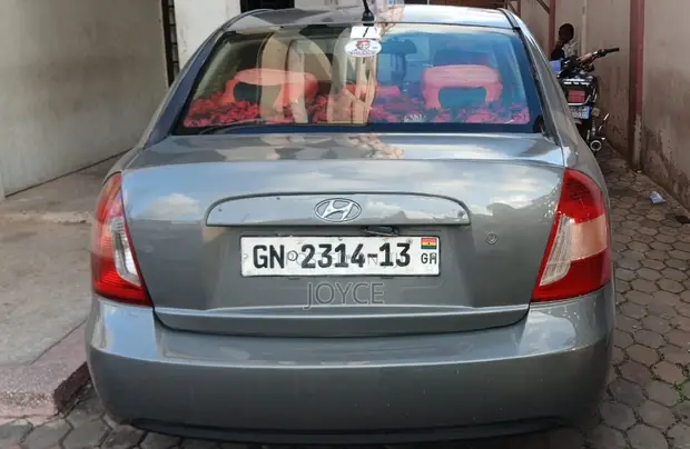 Hyundai Accent 2010 Gray - 1