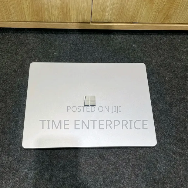 Microsoft Surface Laptop 8GB Intel Core i5 SSD 256GB - 1