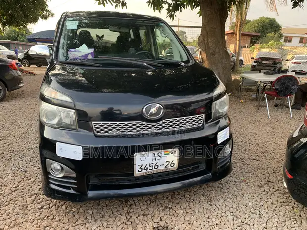 Toyota Voxy 2011 Black - 1