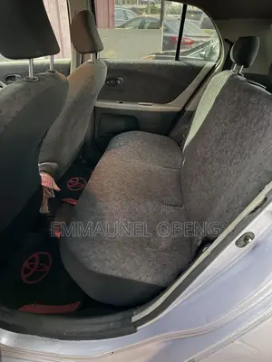 Toyota Vitz 2010 Silver