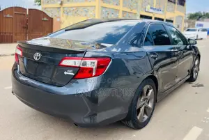2014 Toyota Camry SE Sedan (2.5L)