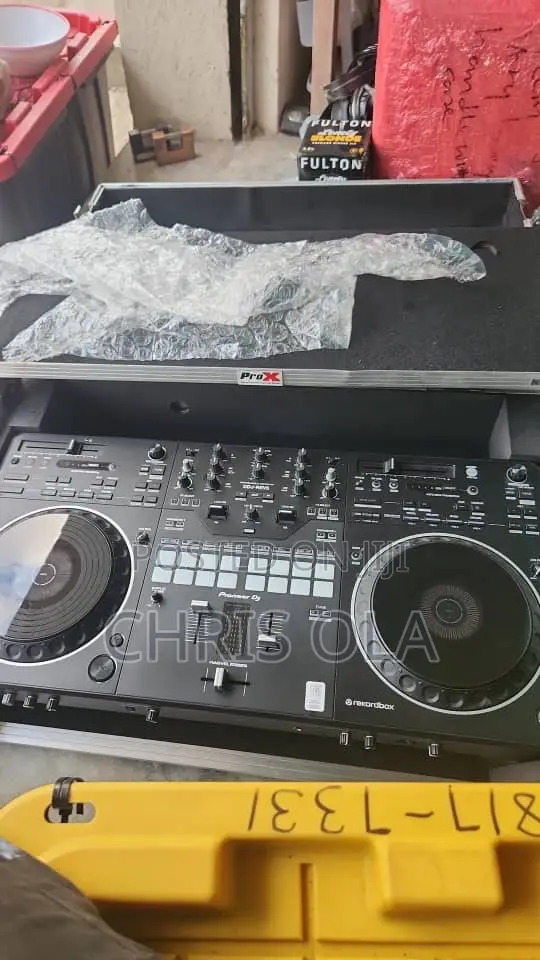 Pioneer DDJ-Rev5 DJ Controller with Flight Case - 1