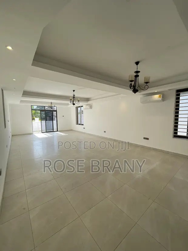 5 Bedroom House with Boys Quarters in Tse Addo, Accra - 1