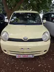 Toyota Sienta 1.5 FWD 2010 Yellow - 2