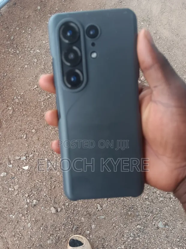 Tecno Camon 50 Ultra 256GB Black - 1
