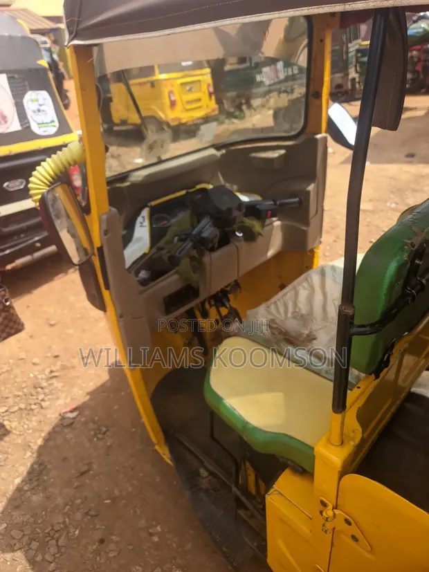Bajaj 2025 Yellow Three-Wheeler - 1