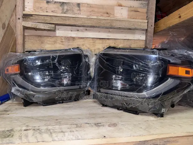 Toyota Tundra 2014-2021 LED Reflector Headlights Pair - 1
