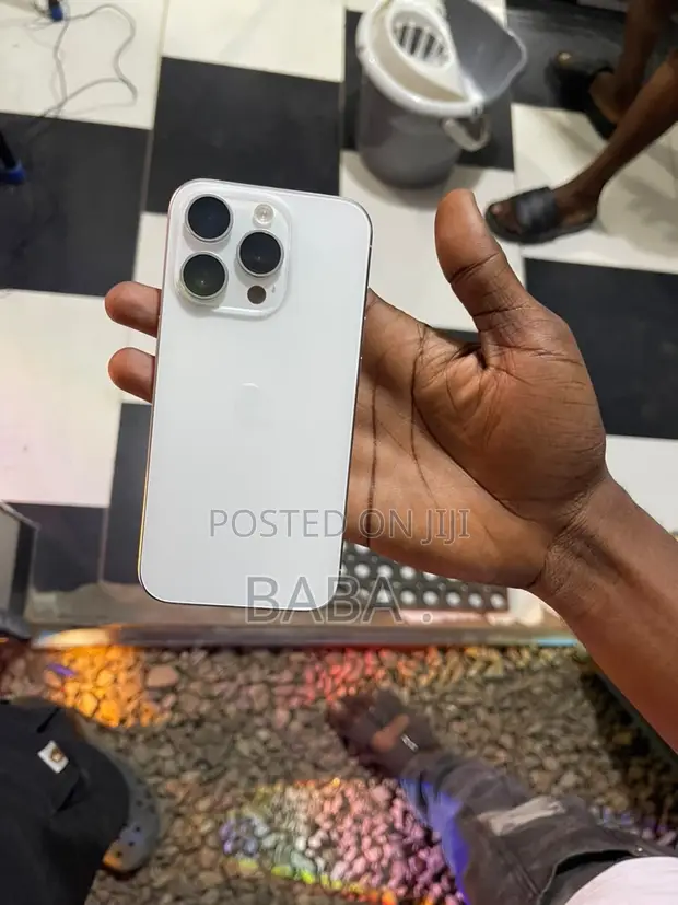 Apple iPhone 15 Pro 128GB White Titanium - 1