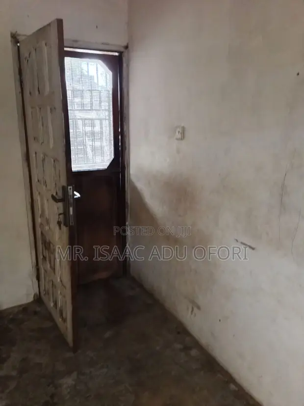1 Bedroom Room & Parlour for Rent in Adu Ventuers, Agape - 1