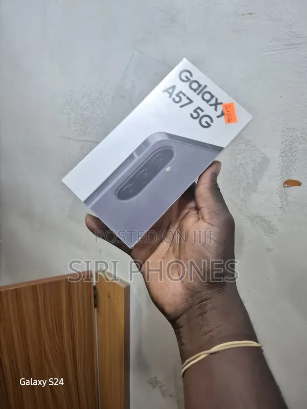 New Samsung Galaxy A57 256GB Gray - 1