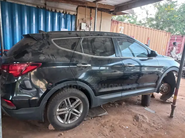 Hyundai Santa Fe Sport 2018 Black - 1