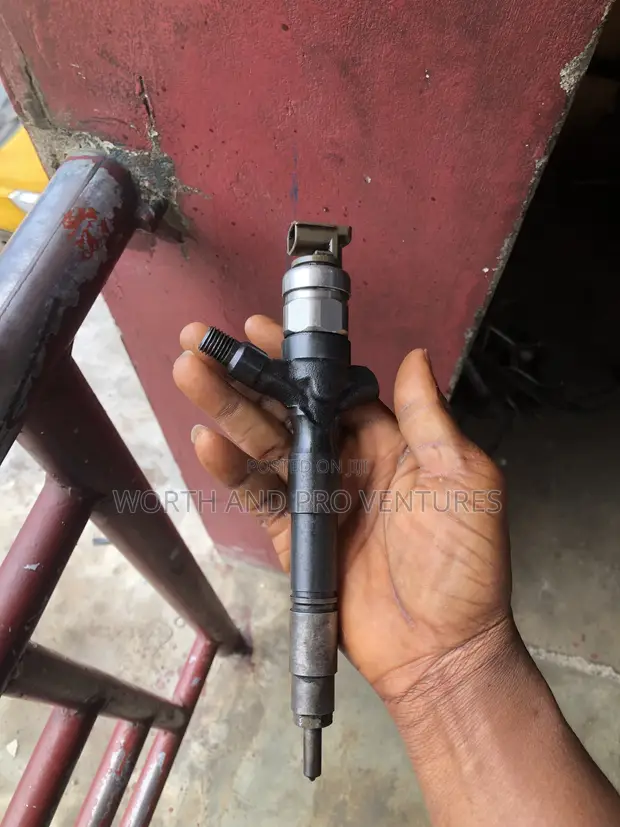 Toyota Hilux Fuel Injectors (D-4D) - 1
