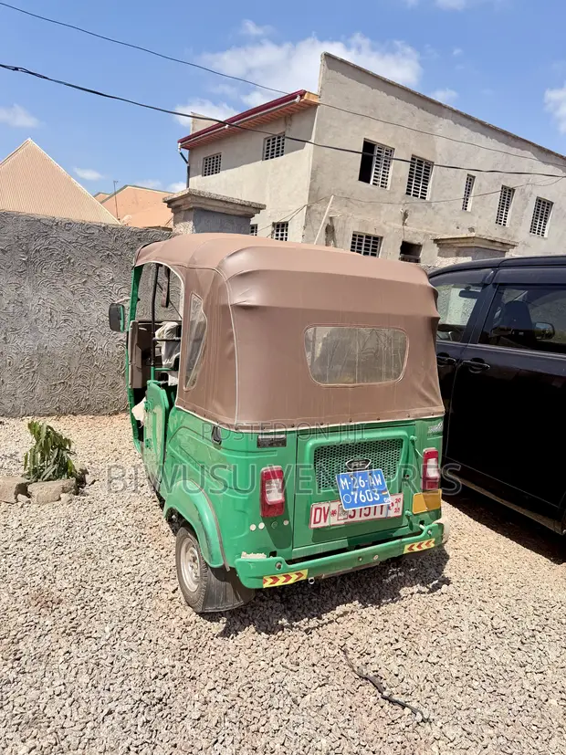 Bajaj Three-Wheeler 2026 Green - 1