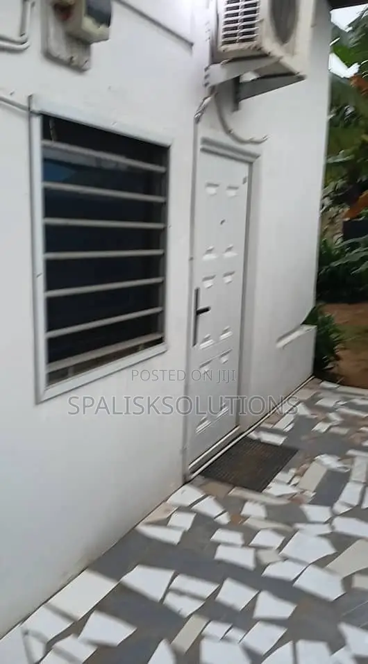 5 Bedroom House for Sale in Awudome Estate - 1
