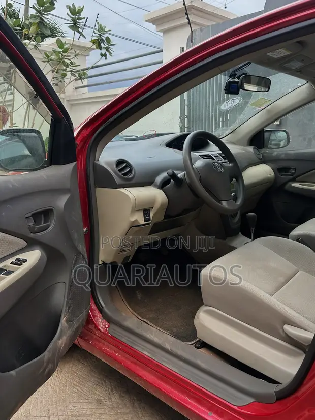 Toyota Belta 2012 Red - 1