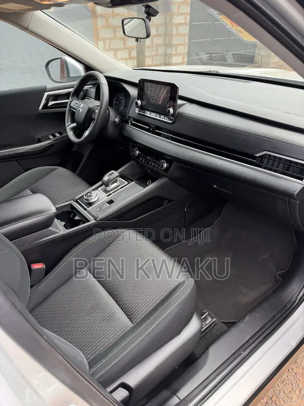 2022 Mitsubishi Outlander SE Silver - 1