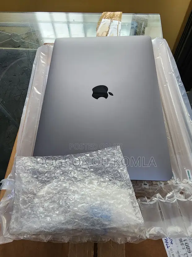 Apple MacBook Air 8GB RAM 500GB SSD - 1