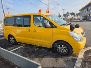 Hyundai Starex 15-Seater