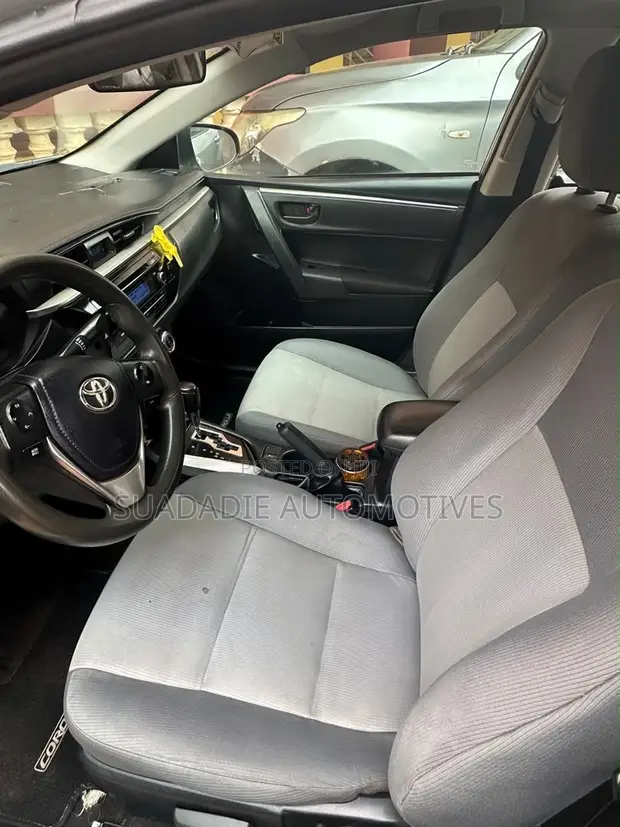 Toyota Corolla 2014 Silver - 1