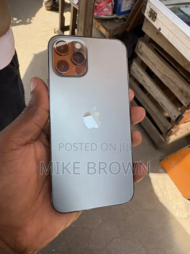 Apple iPhone 12 Pro 128GB Black - 1