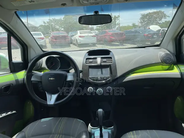 Chevrolet Spark 2015 Green - 1