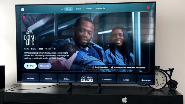 Samsung Crystal U8000F 65-Inch UHD Smart TV (UK Used) - 1