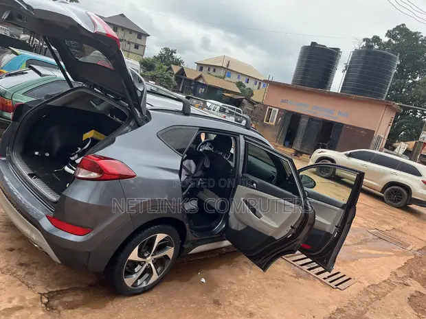 Hyundai Tucson Sport FWD 2018 Gray - 1