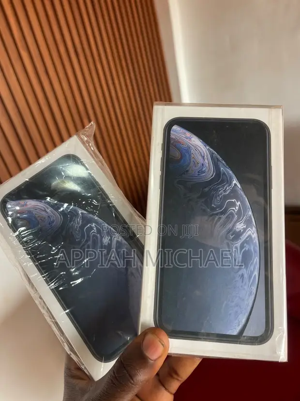 New Apple iPhone XR 128GB Black - 1