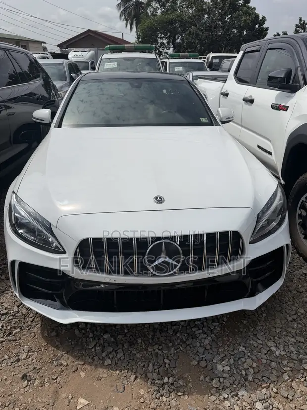 2017 Mercedes-Benz C300 Luxury Sedan RWD White - 1