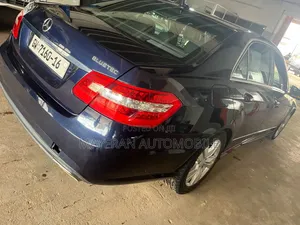 Mercedes-Benz E350 BlueTec Sedan 2011
