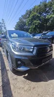 Toyota Hilux 2020 Gray - 2
