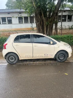 Toyota Vitz 2010 Off White