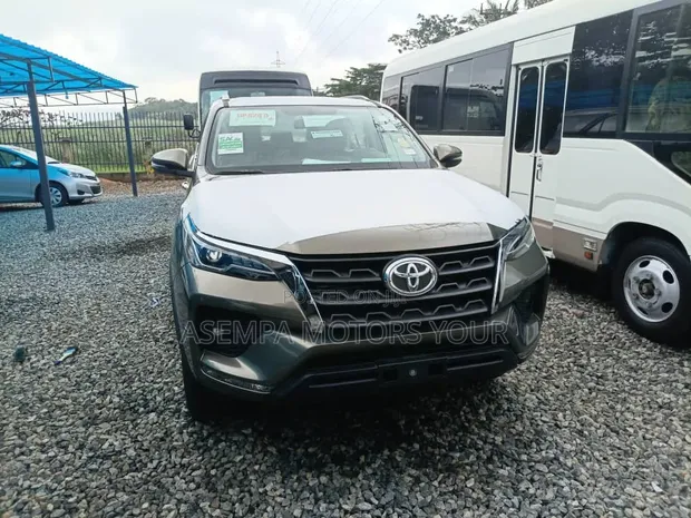 New Toyota Fortuner 2024 Beige - 1
