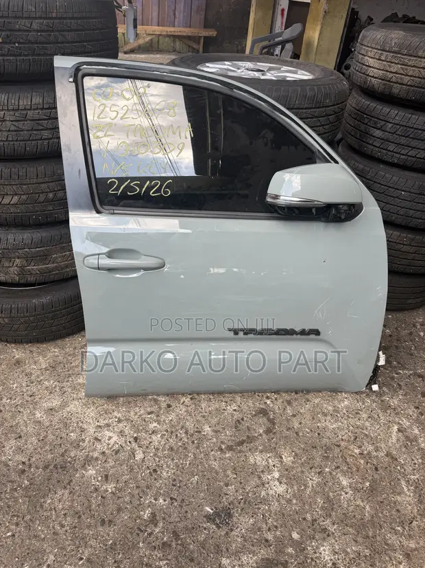 Toyota Tacoma 2016-2021 Front Right Door - 1